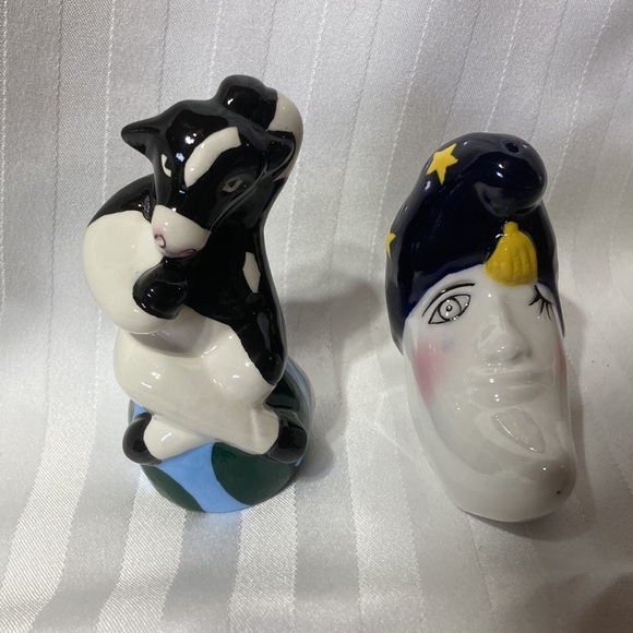 Vintage 1991 The Cow Jumped Over The Moon Salt and Pepper Shakers - Picture 2 of 13